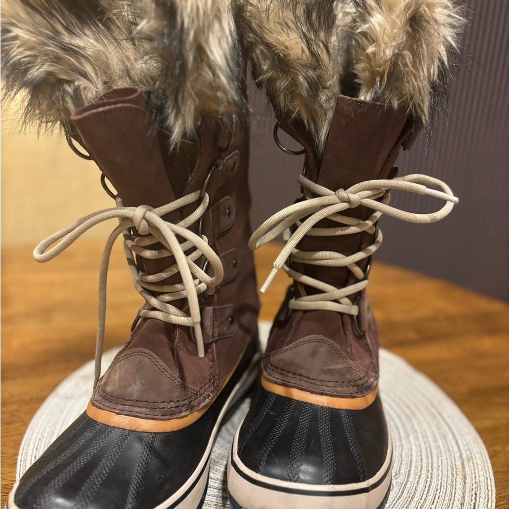 Sorel Black Boots with Tan Fur Trim